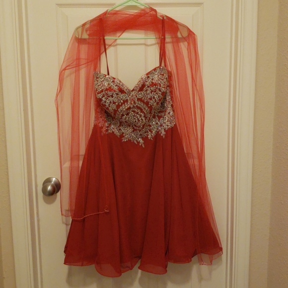 Strapless beaded red dress - Picture 3 of 4